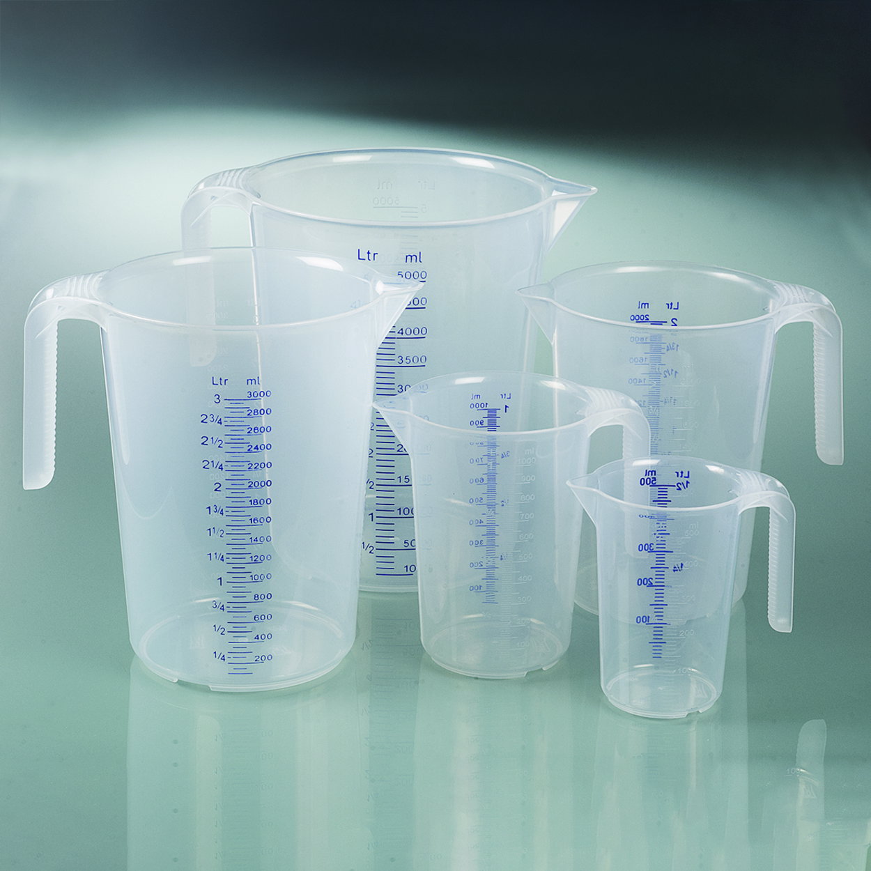 Measuring jugs, PP, with open handle