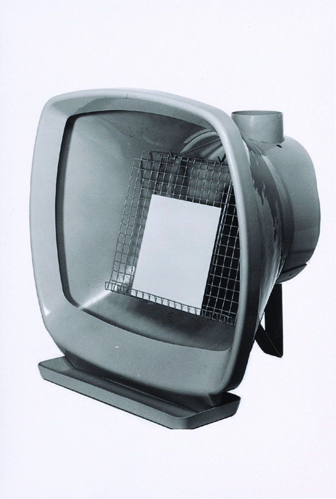 Spray box with fan