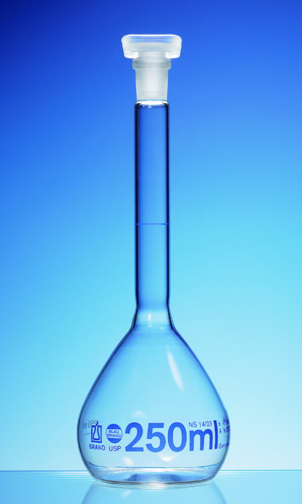 Matracci tarati USP, vetro borosilicato 3.3, classe A, graduazioni blu, con tappo in PP, incl. certificato di lotto USP